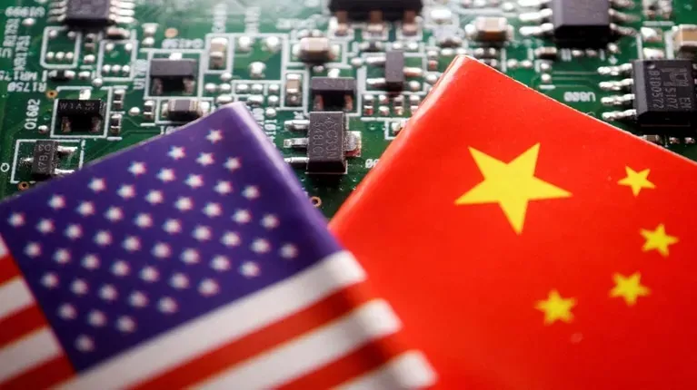 China limitará la exportación de dos metales indispensables para la fabricación de chips