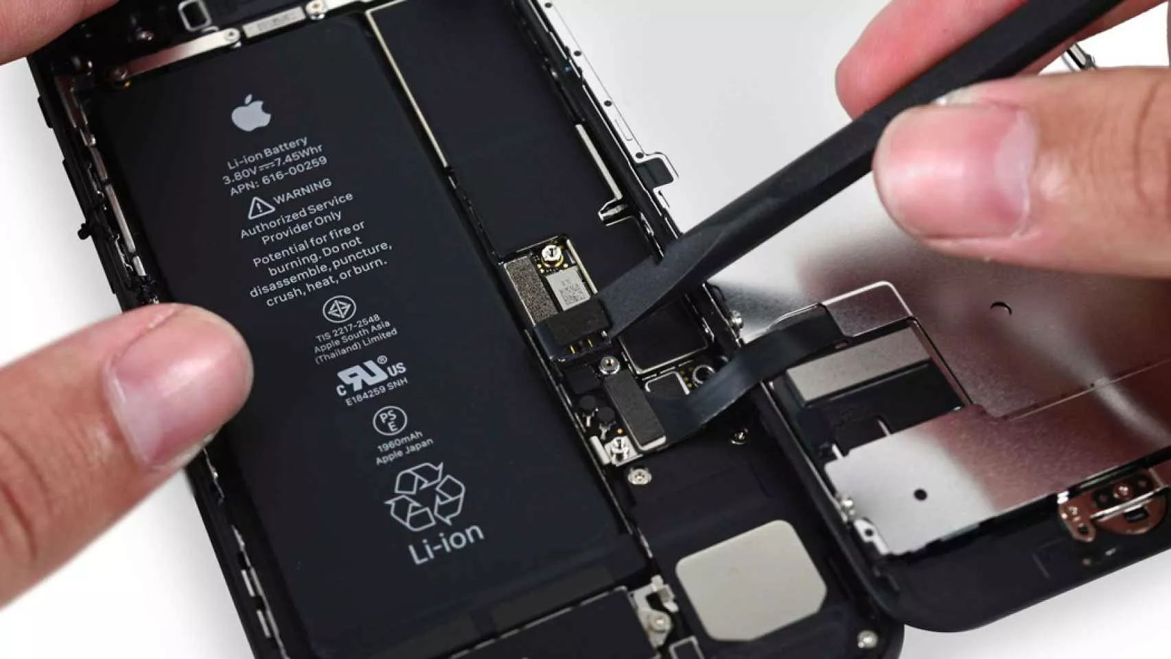 El programa de reparaciones de Apple recibe nuevas críticas por monopolización