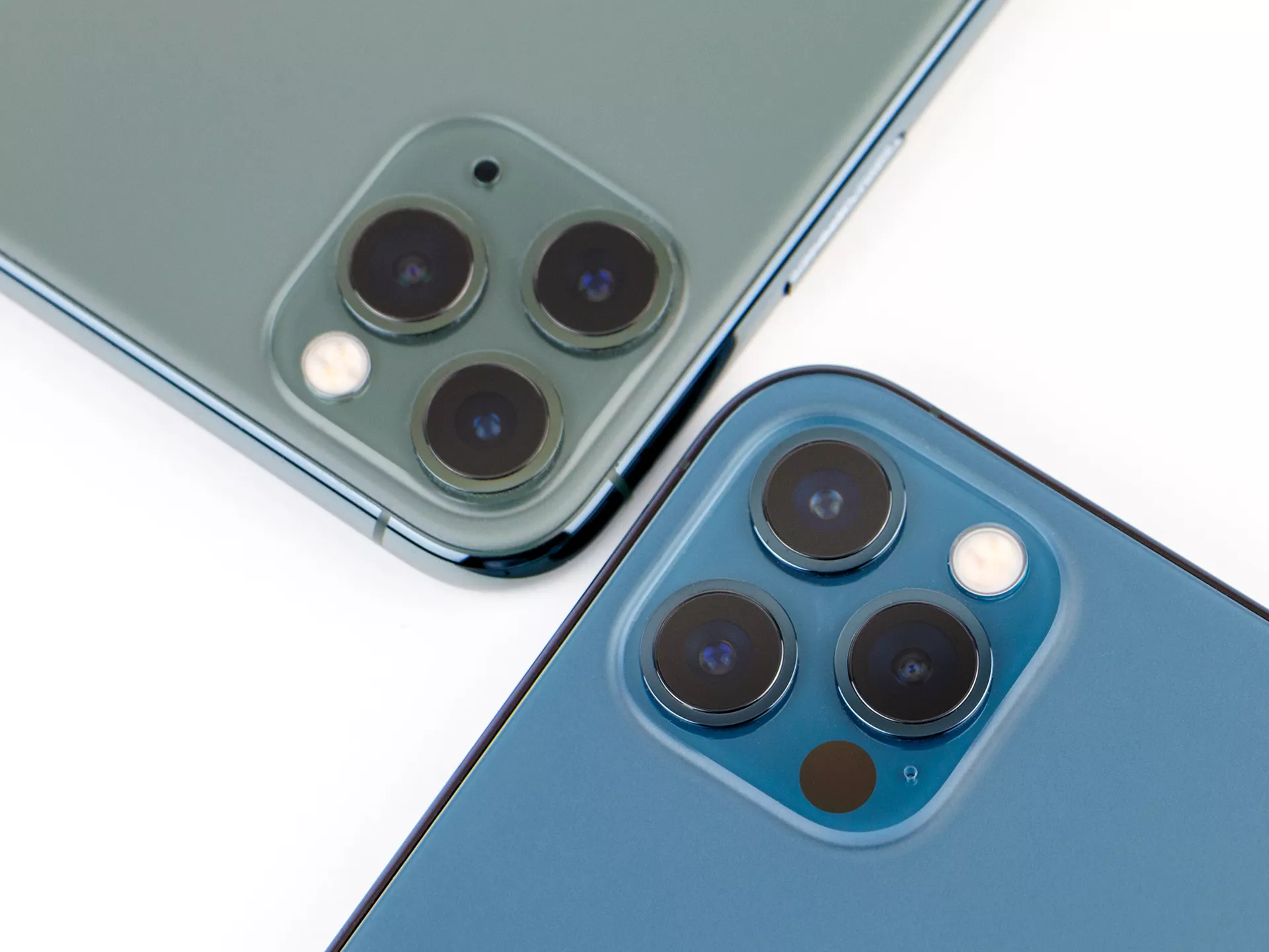 Habrá diferencias de tamaño entre las cámaras de los iPhone 15 y 15 Pro