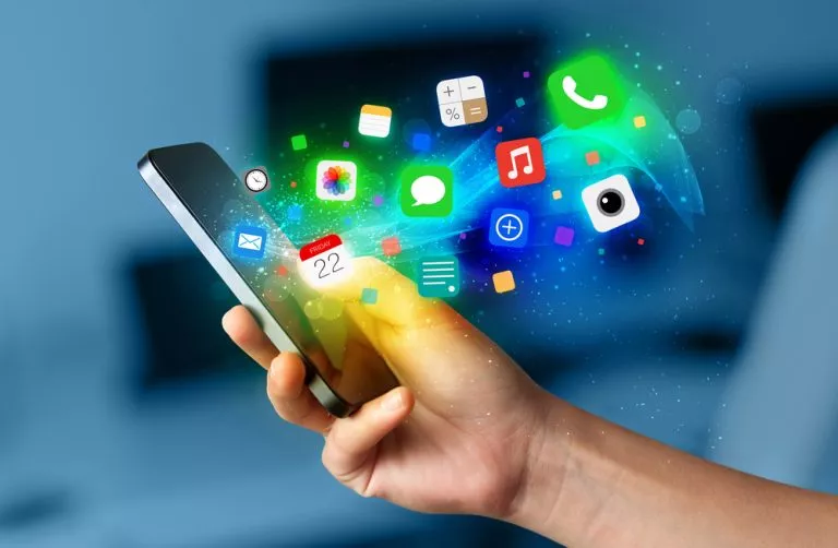 ChatGPT quiere abarcar el mercado de dispositivos móviles con su app