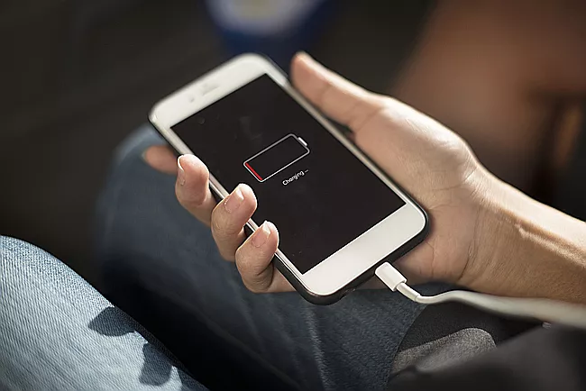 No vuelvas a cargar tu smartphone hasta el 100 %, podrías reducir la vida útil de la batería
