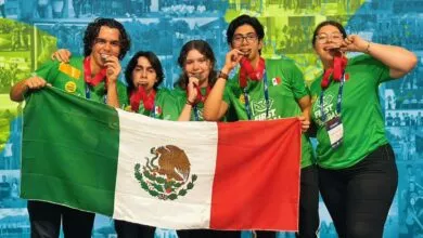El equipo de estudiantes mexicanos de Prepa Tec que ganó el segundo lugar entre 191 países en un concurso de Robótica
