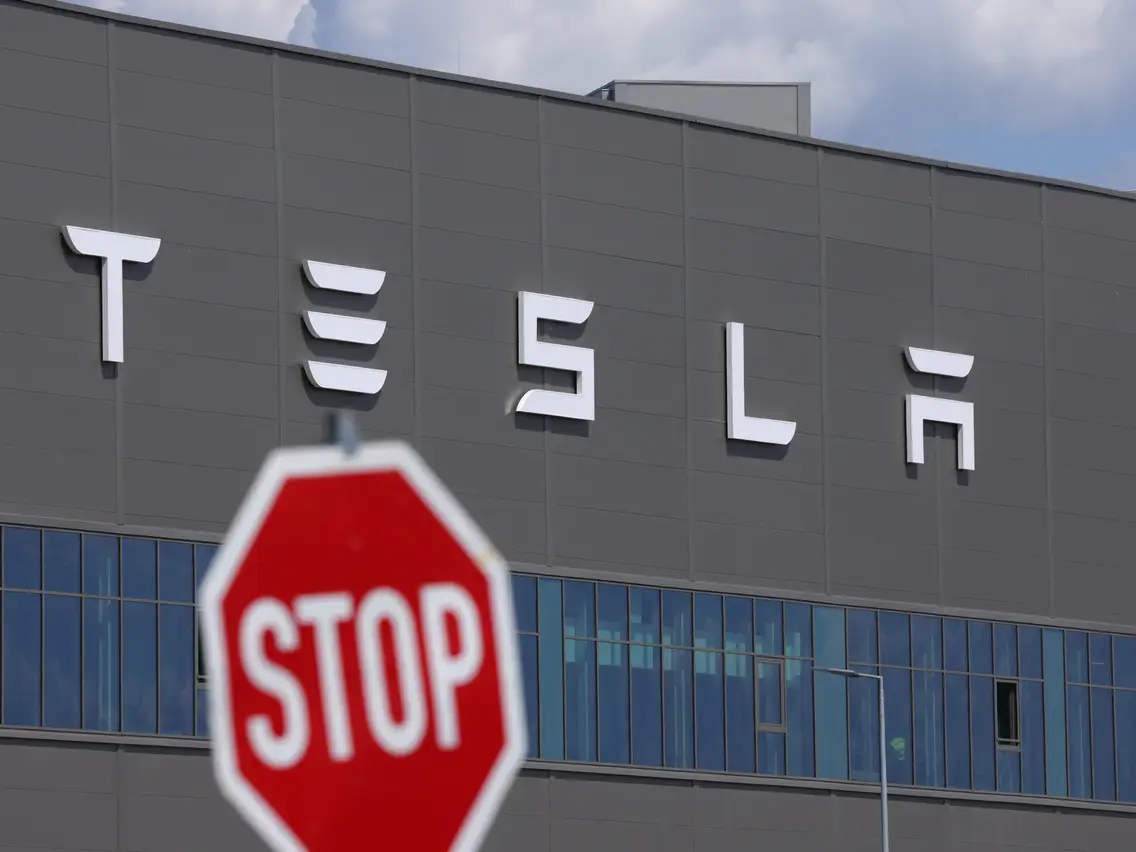 Industria mexicana responde a pausa en desarrollo de fábrica de Tesla