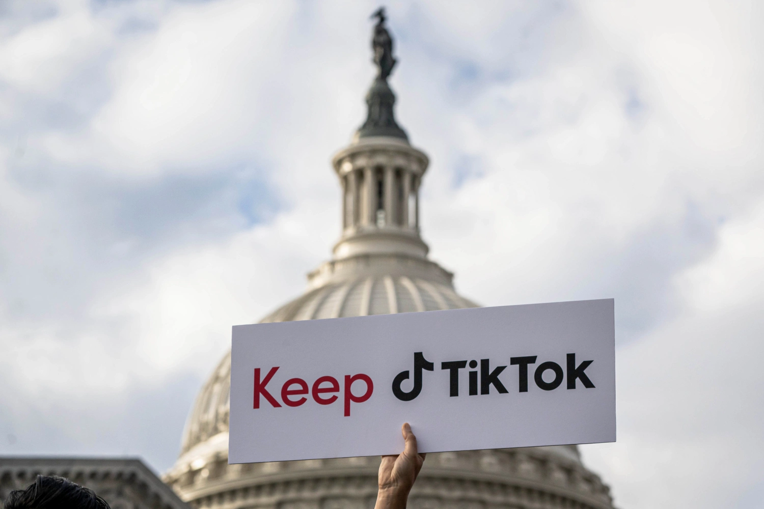 13 estados de EE. UU. demandan a TikTok por daños a jóvenes y prácticas adictivas