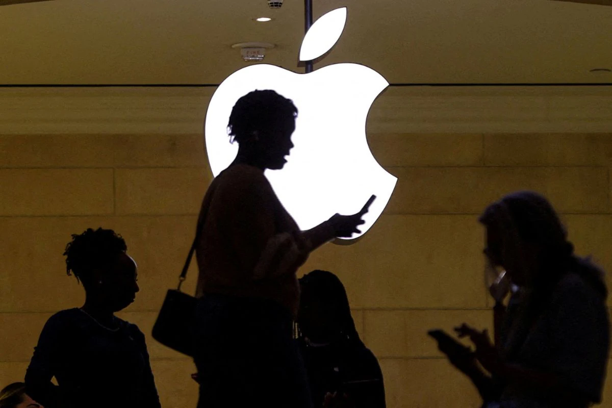 Apple enfrenta demanda por espiar a sus empleados y por violar derechos laborales