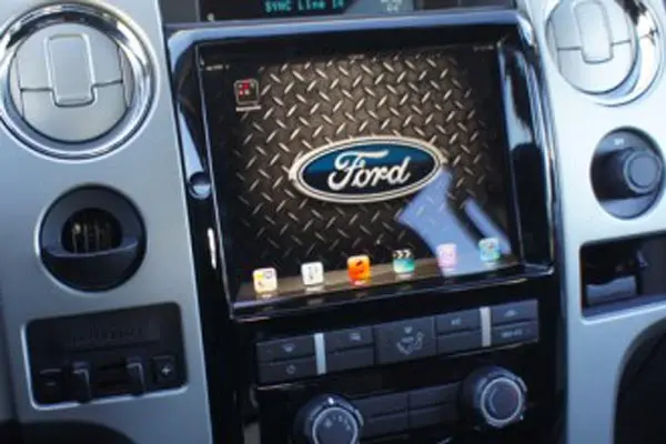 Nuevo iPad como panel principal de un automovil #Modding