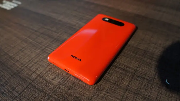 Nokia Lumia 820 Parte Trasera