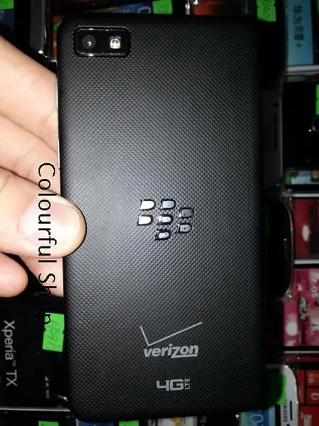 BlackBerry Z10: Es mostrado un “dummy” marcado con el logo de Verizon