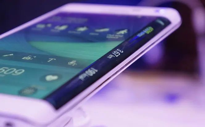 El Samsung Galaxy S6 podría tener una versión con pantalla curva.
