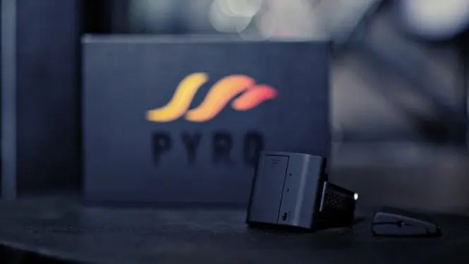 Pyro Fireshooter es el gadget para disparar bolas de fuego desde tu muñeca.