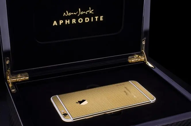iPhone con recubrimiento de oro de 24 quilates hecho por NavJack