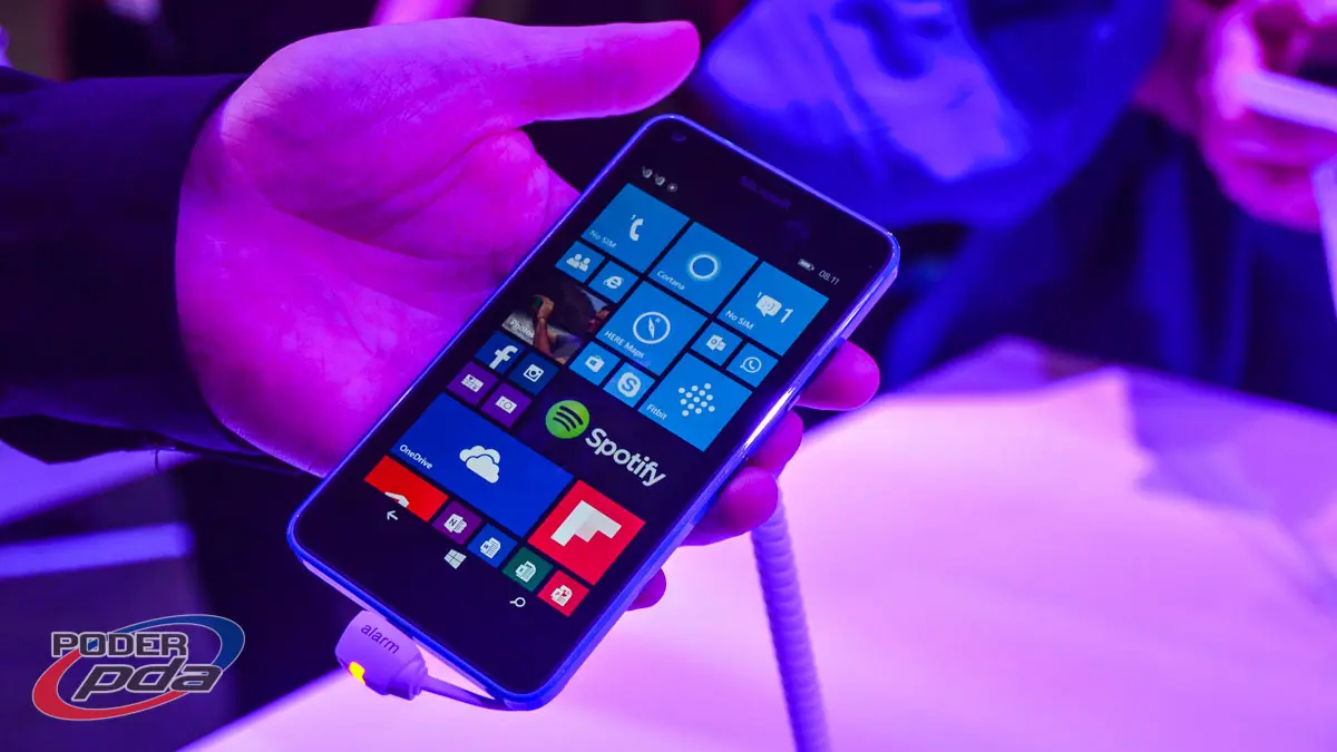 Microsoft-Lumia-640-MWC2015(3)