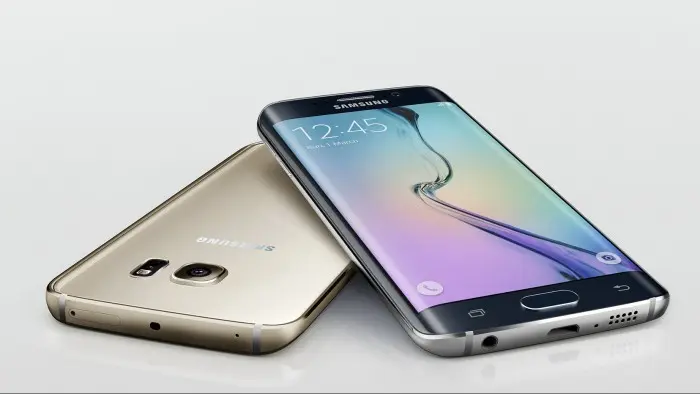 Samsung Galaxy S6 edge con su construcción a base de metal y vidrio