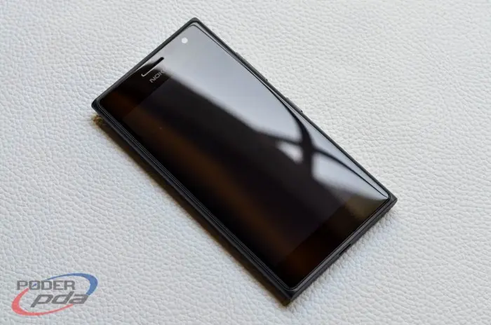 Vista frontal del Lumia 735 (PoderPDA)