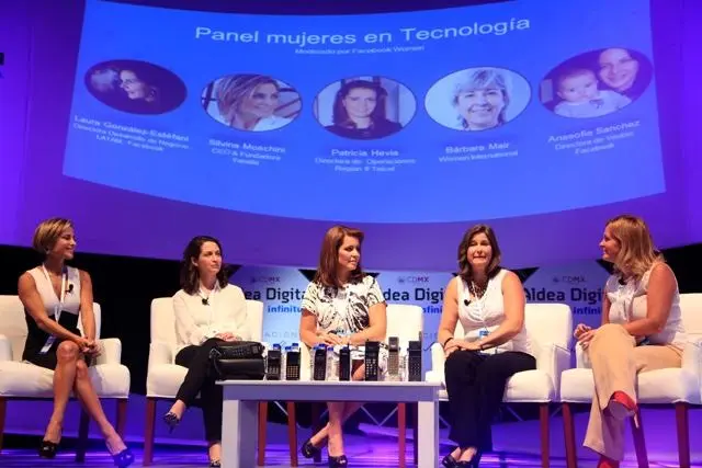 panel mujeres en tecnologia