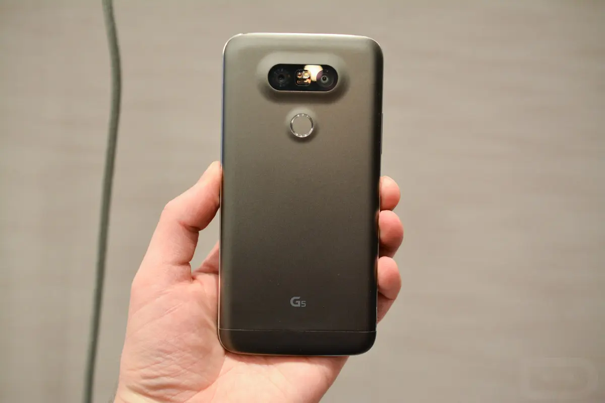 lg-g5-in-hand-4