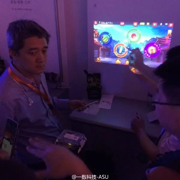 Presentación ASU smartwatch con proyector 1