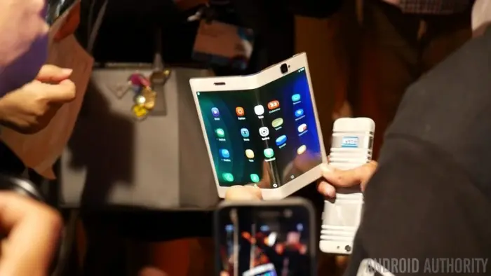 Lenovo-foldable-smartphone-tablet