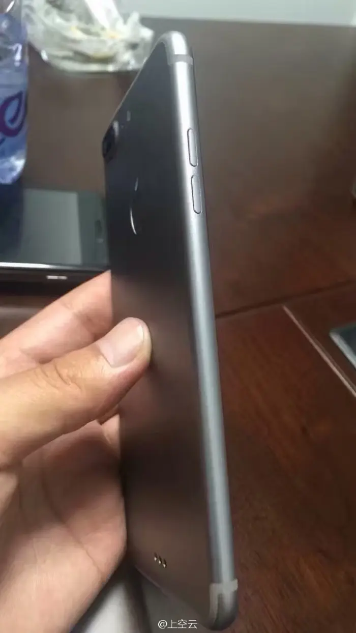 Lateral del iPhone 7 Plus