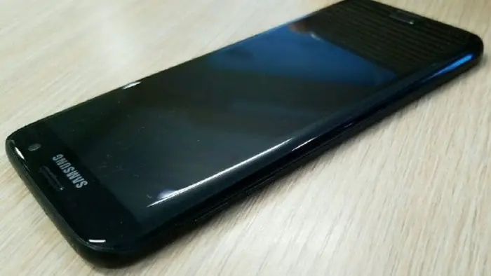 Samsung-Galaxy-S7-Edge-Glossy-Black foto