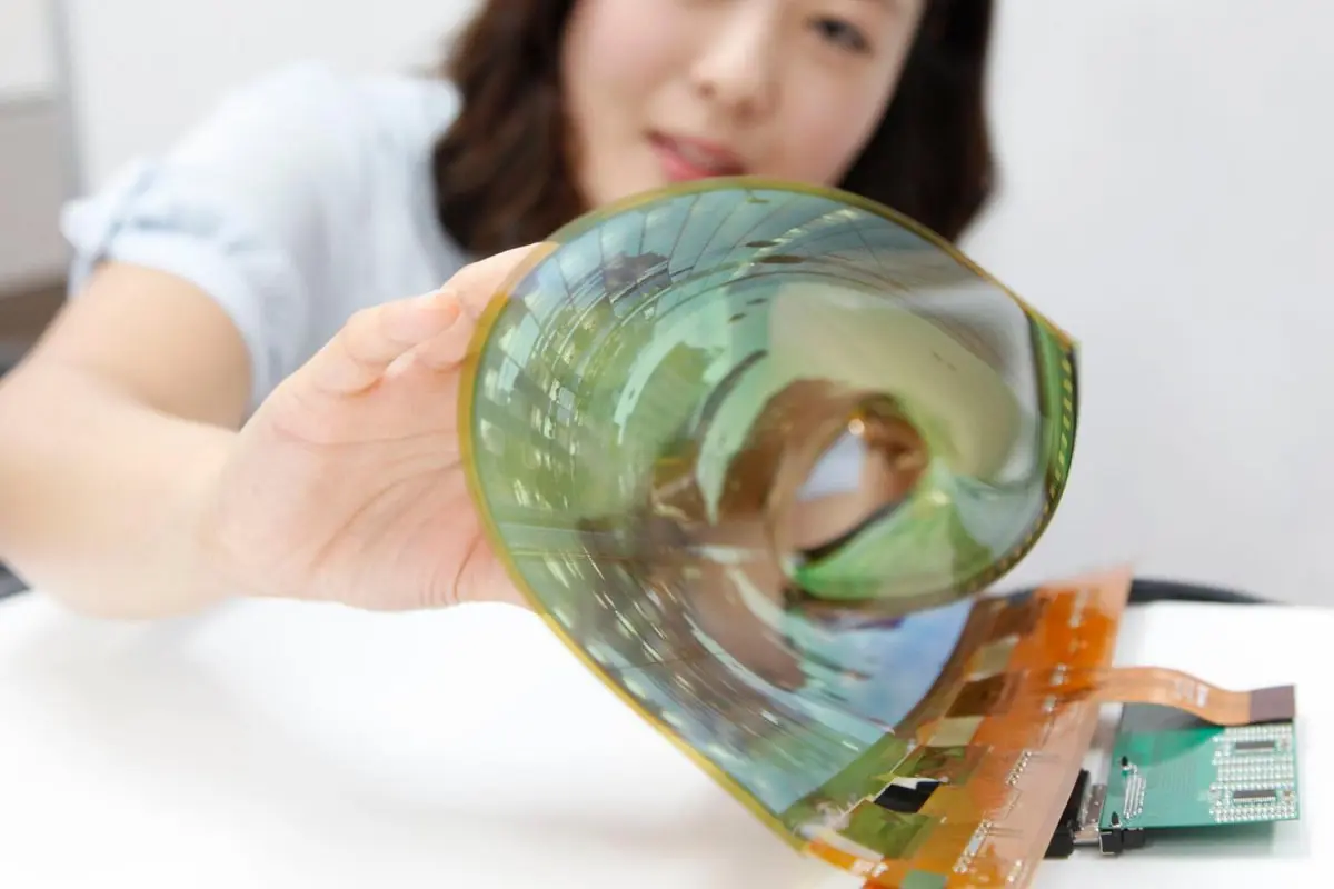lg-rollable-oled-display-flexible-rollable