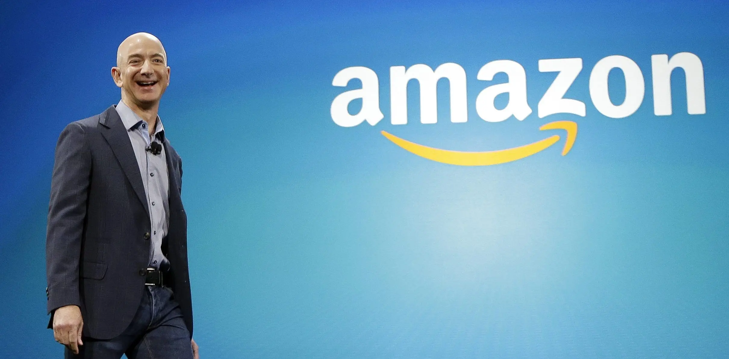 Jeff Bezos fundó Amazon tras vender libros en su casa